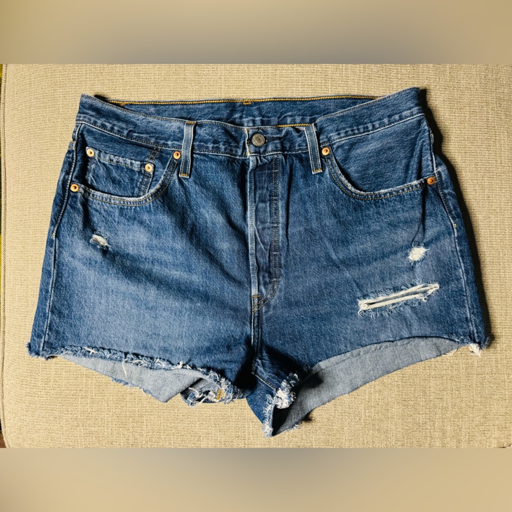 Levi’s high rise button fly shorts